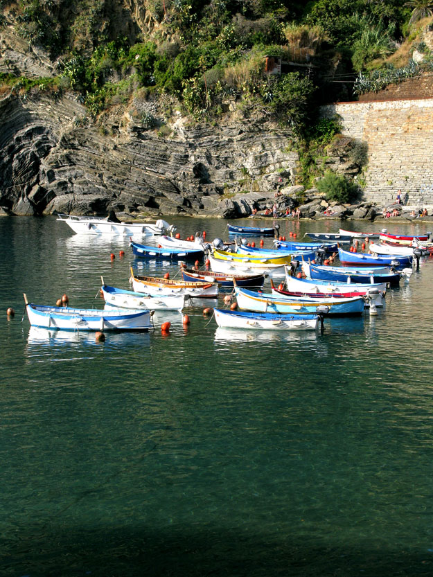 ורנצה, היא עיירה שוקקת ובמפרץ הרחב שלה יש חוף ים קטן חולי וסלעי שסביבו בתוכו עוגנות סירות דייגים קטנות.