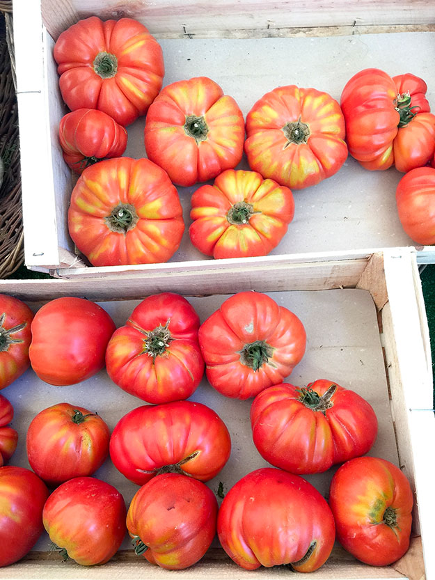 פום ד'מור, עגבניות יפיפיות בשוק האיכרים Marche Maubert 
